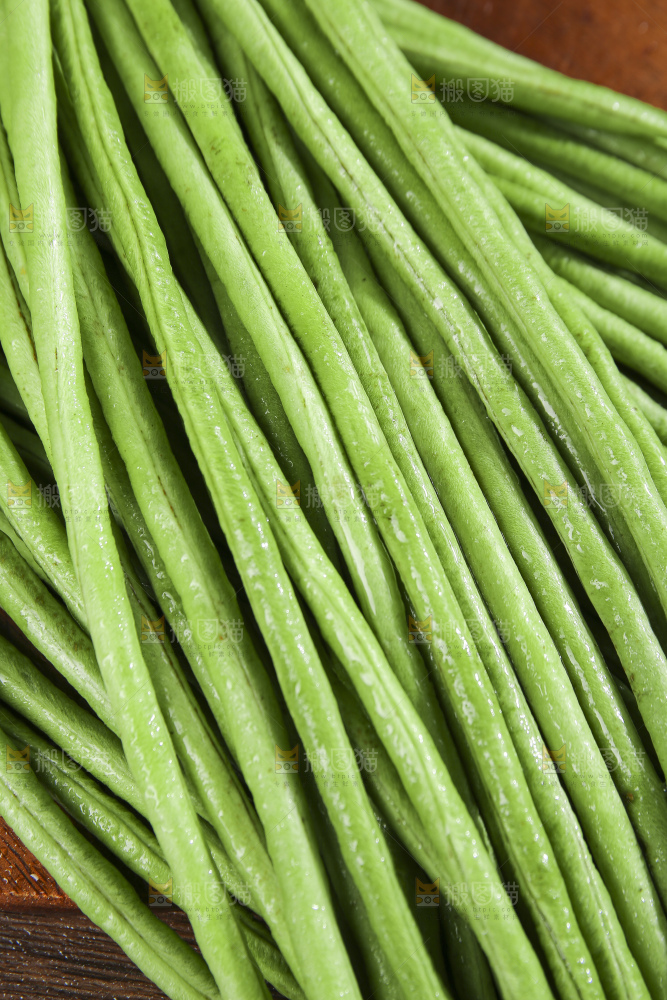 木底上的鲜嫩长豆角