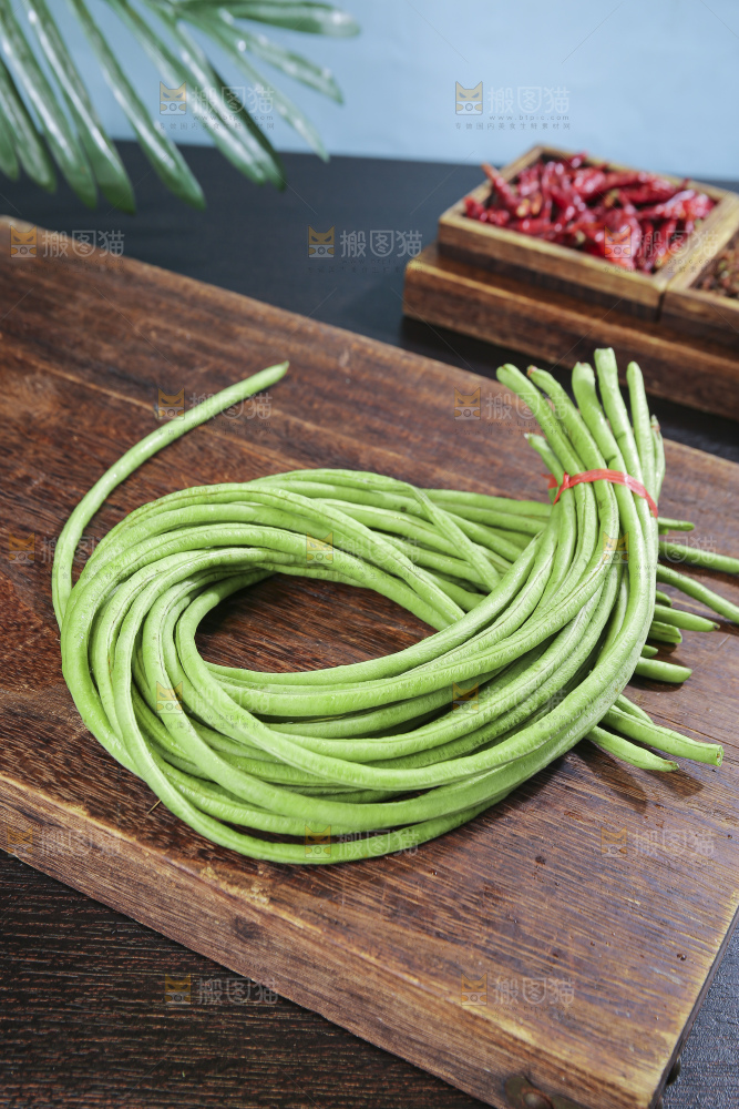 木底上的长豆角
