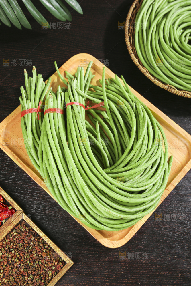 木底上的长豆角