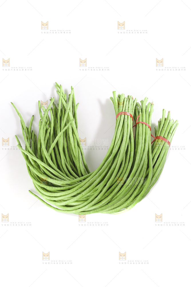 白底上的新鲜豇豆