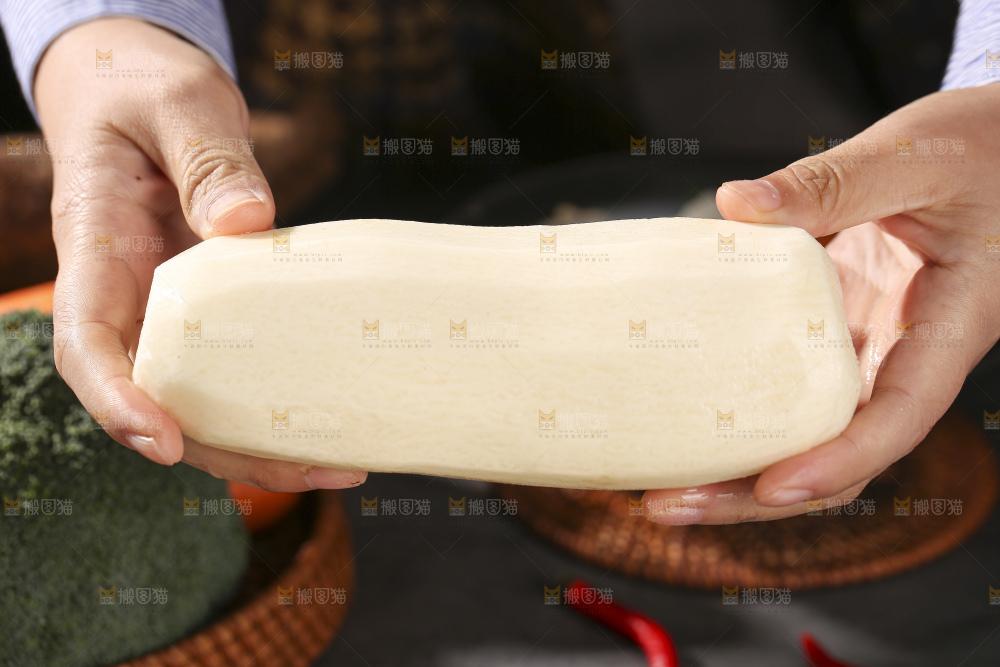深底上放着灵芝山药