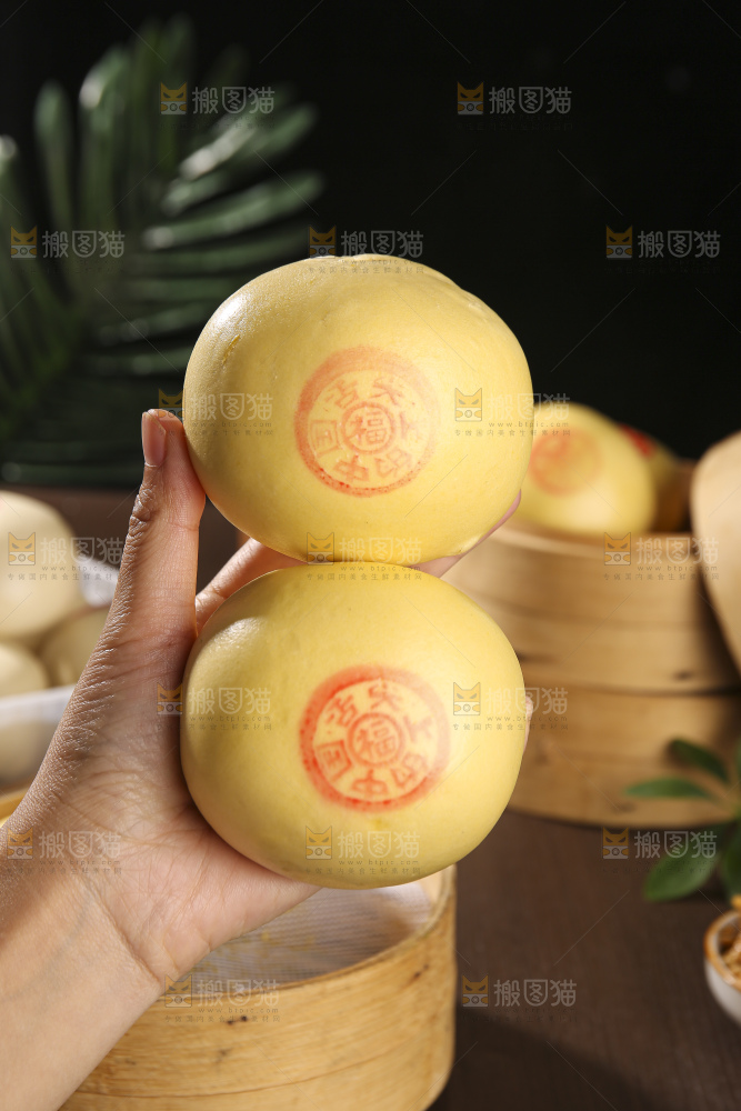 深底上的玉米馒头