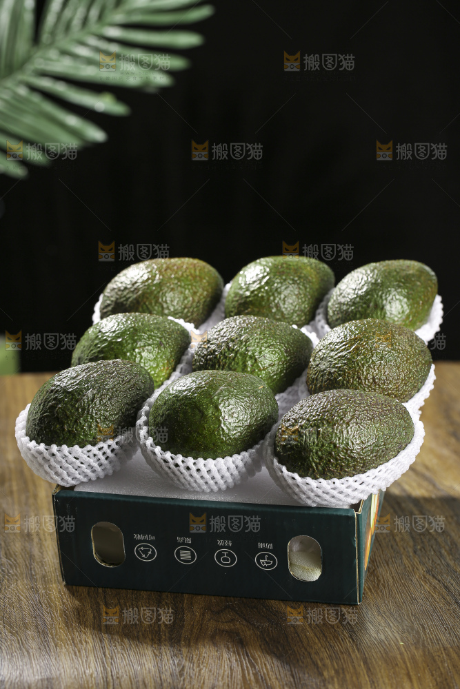 木底上的墨西哥牛油果