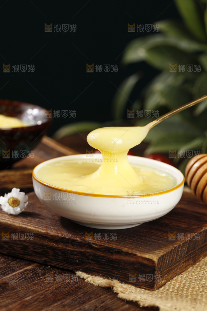 深底上的蜂王浆