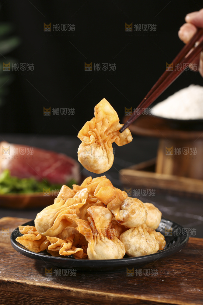 深底上的小金鱼馄饨