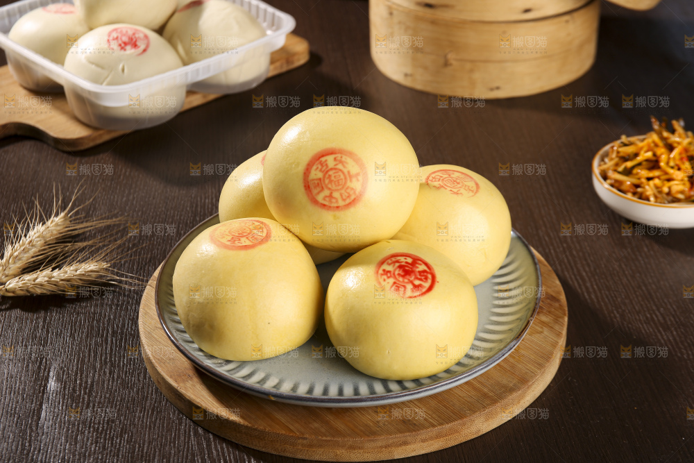深底上的玉米馒头