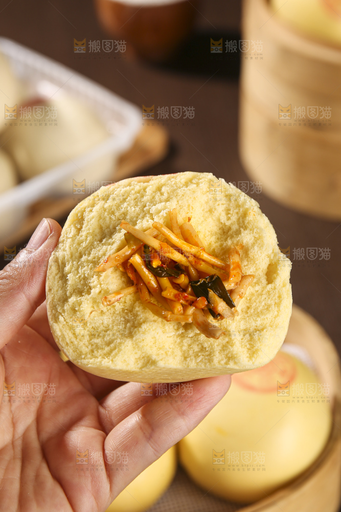 深底上的玉米馒头