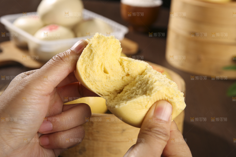深底上的玉米馒头