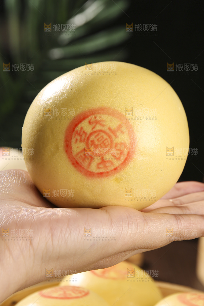 深底上的玉米馒头