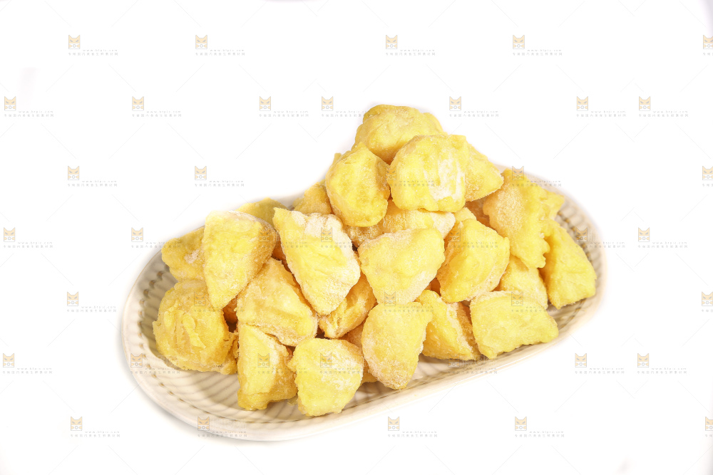白底上的锅巴土豆