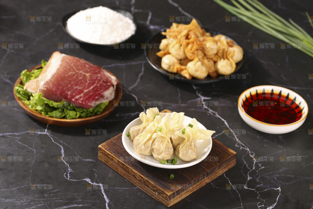 深底上的小金鱼馄饨