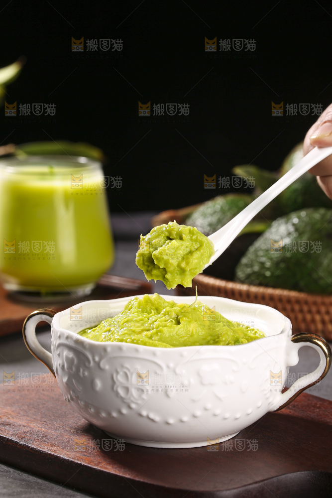 深底上的牛油果