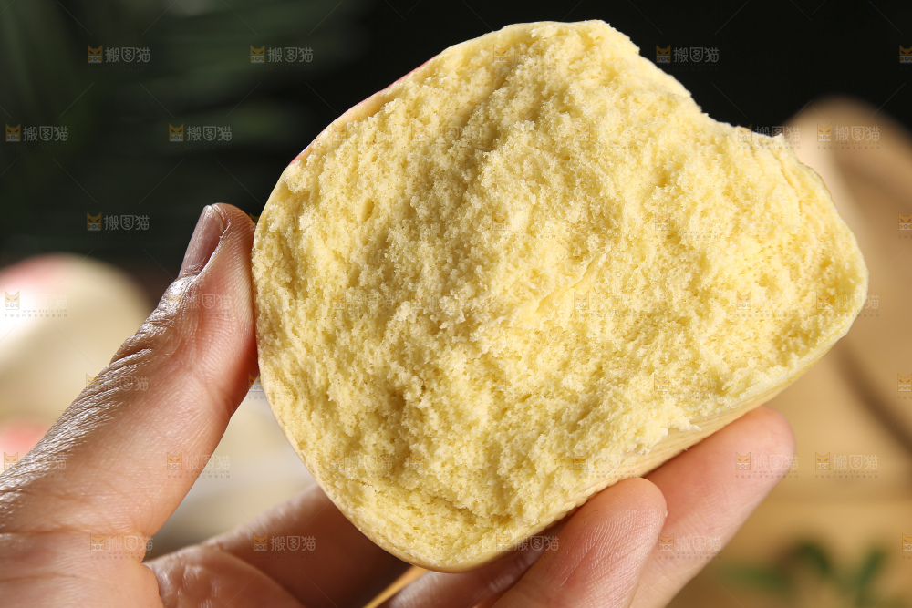 深底上的玉米馒头