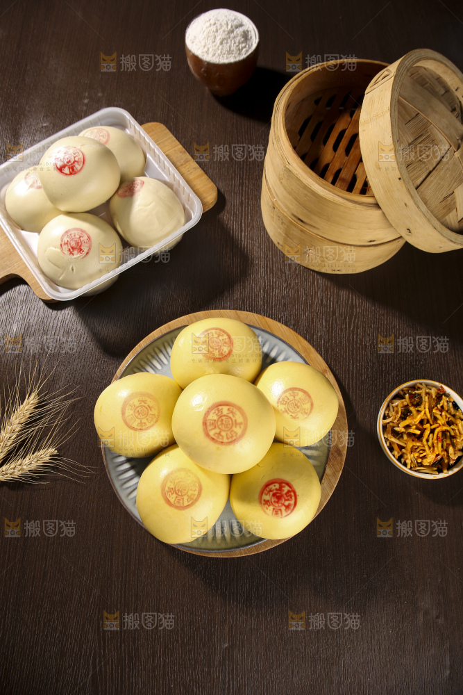 深底上的玉米馒头