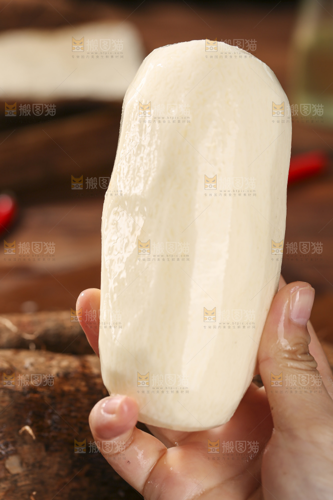 深底上放着灵芝山药