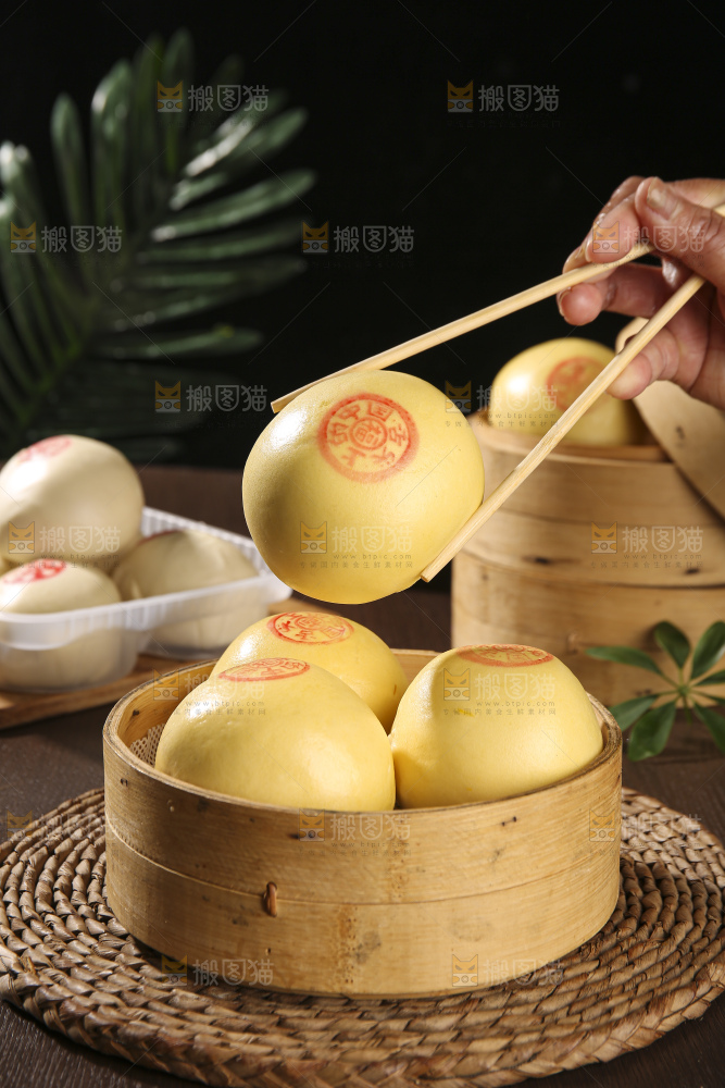 深底上的玉米馒头