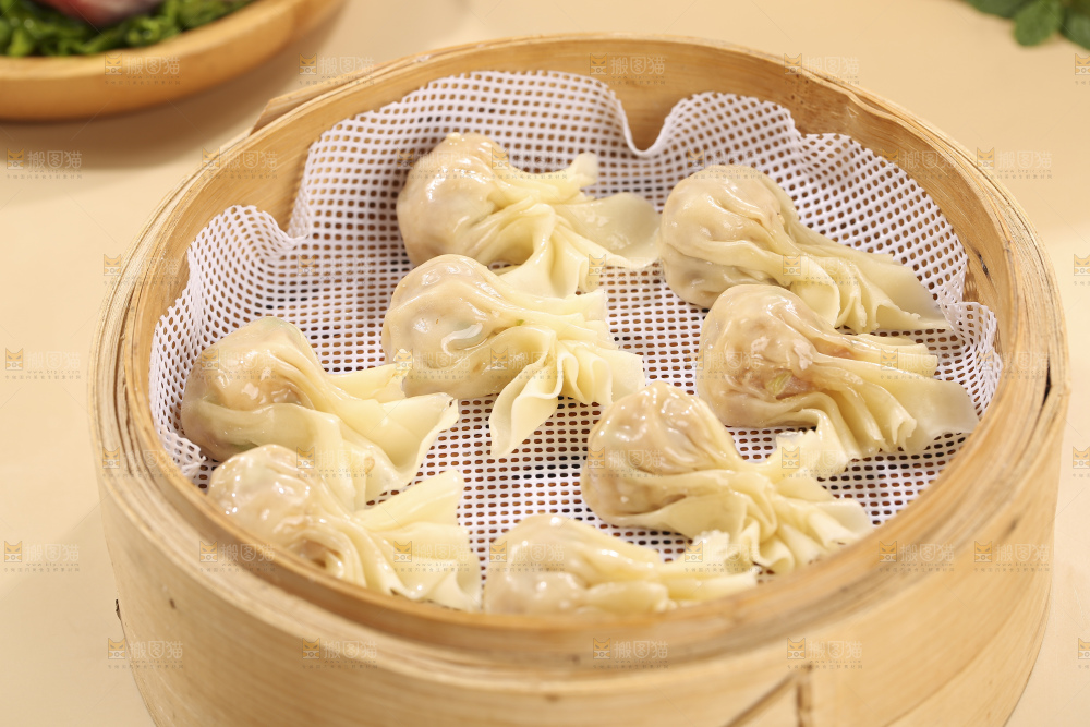 浅底上的小金鱼馄饨