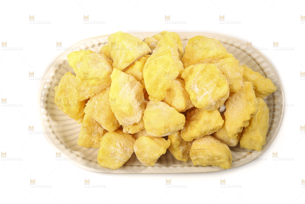 白底上的锅巴土豆