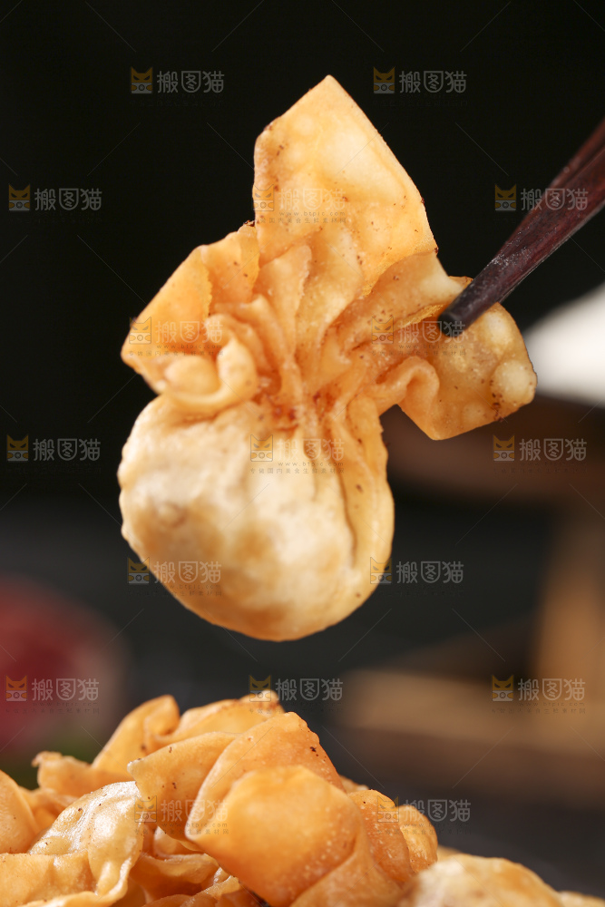 深底上的小金鱼馄饨