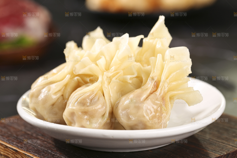 深底上的小金鱼馄饨