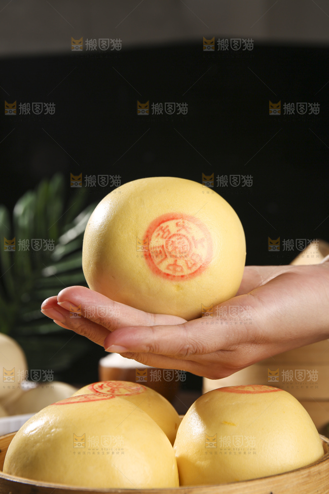 深底上的玉米馒头