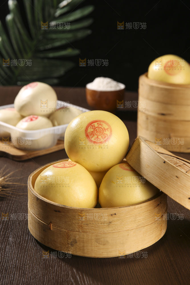 深底上的玉米馒头