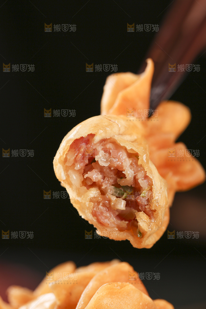 深底上的小金鱼馄饨