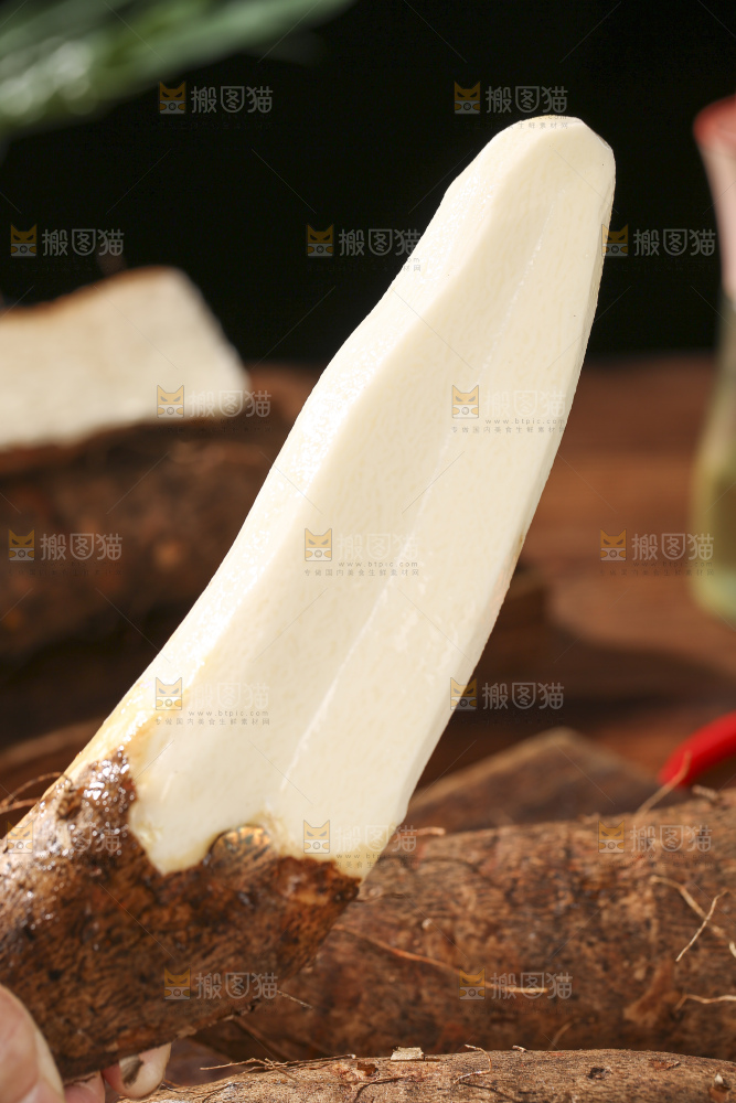 深底上放着灵芝山药