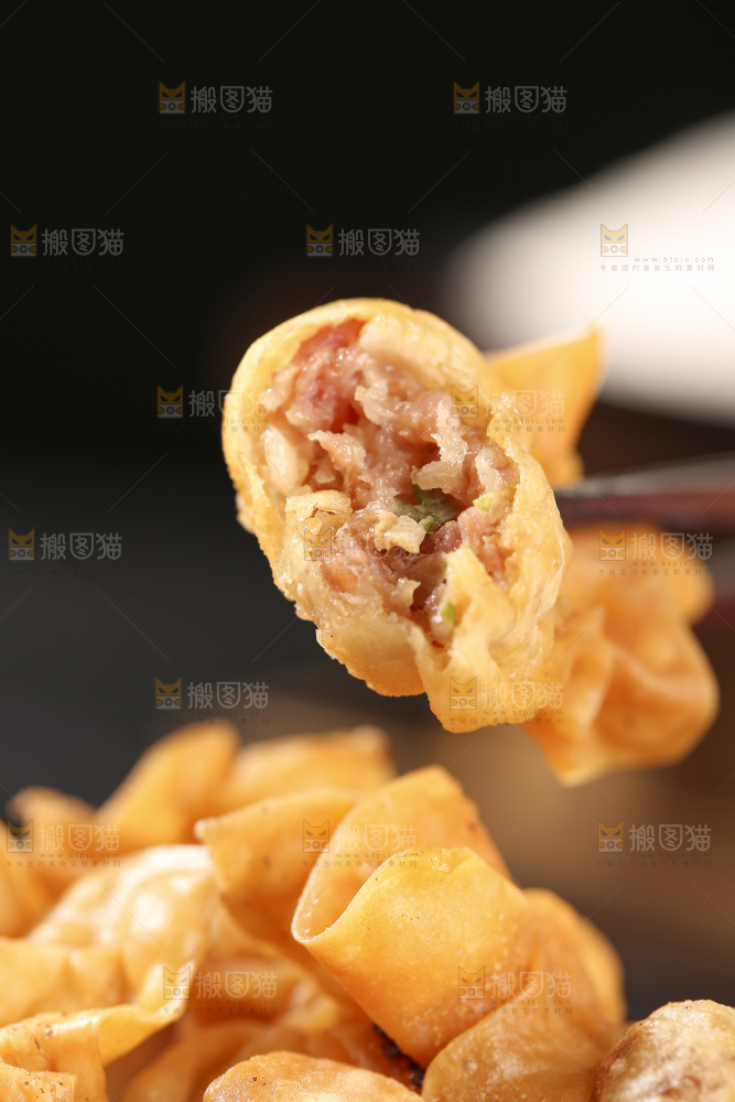 深底上的小金鱼馄饨