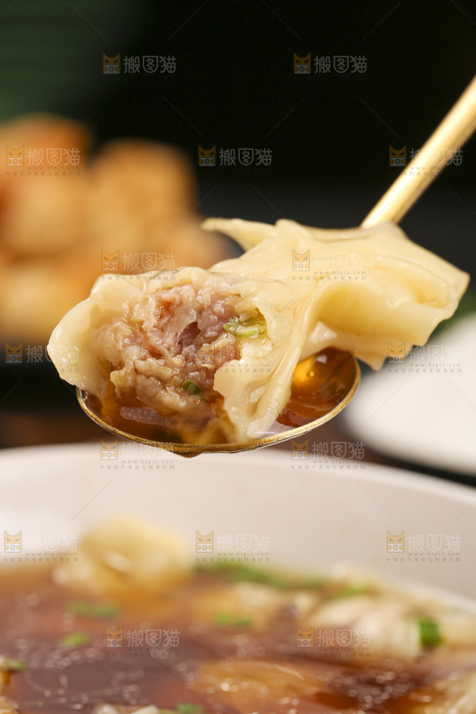深底上的小金鱼馄饨