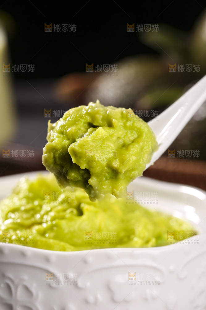 深底上的牛油果