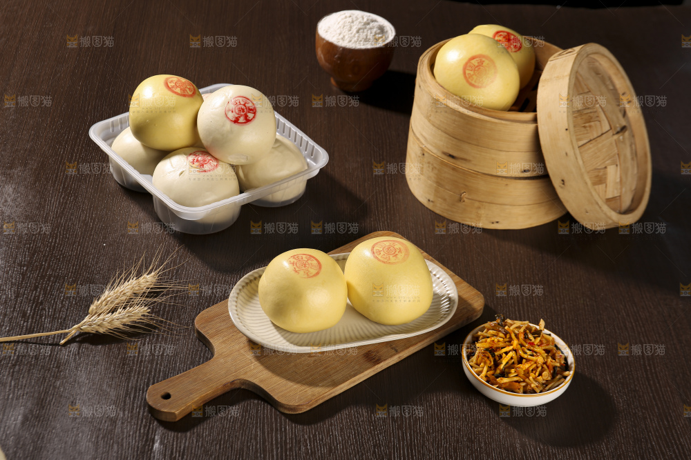 深底上的玉米馒头