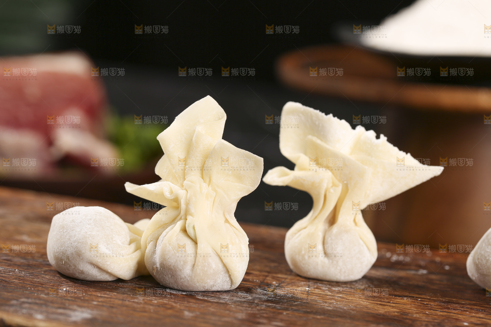 深底上的小金鱼馄饨
