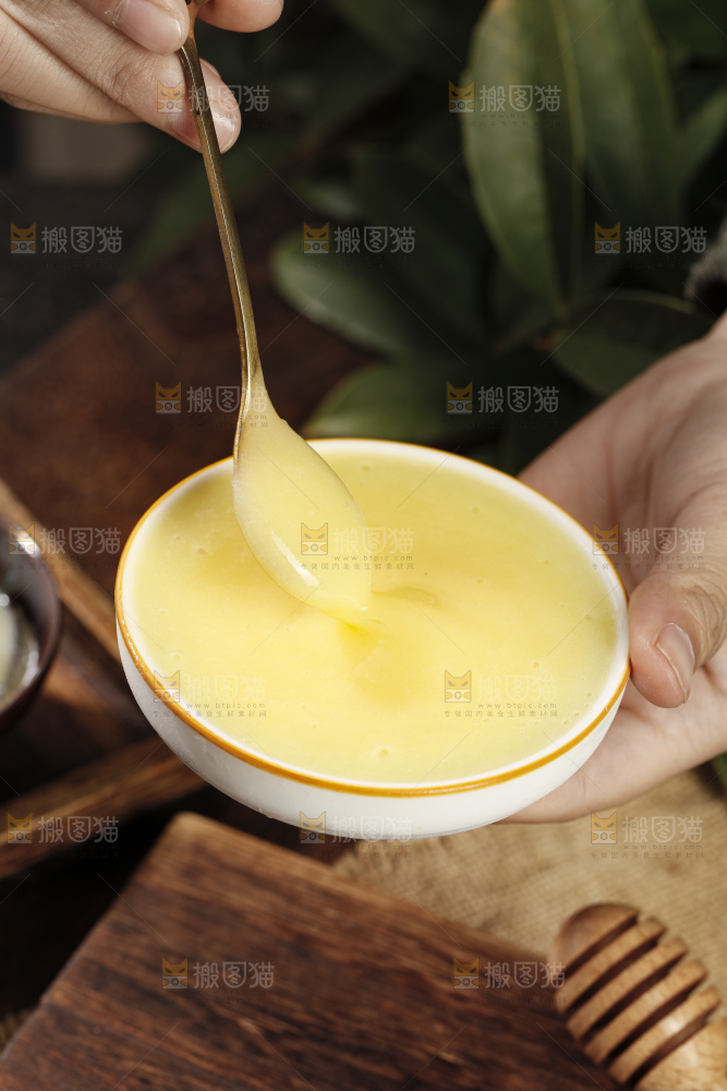 深底上的蜂王浆
