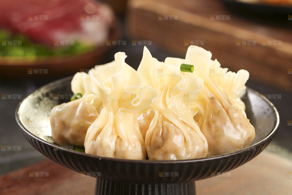 深底上的小金鱼馄饨