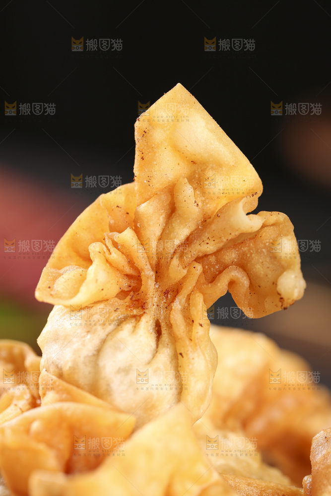 深底上的小金鱼馄饨