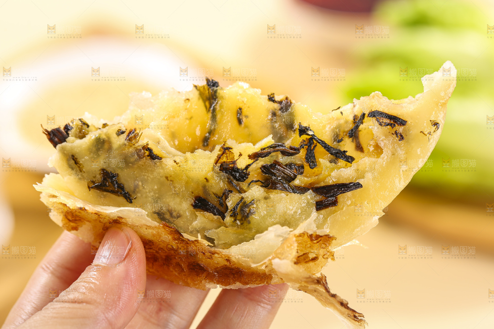浅底上的梅干菜饼