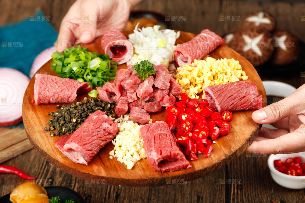 深底上的佛跳墙食材