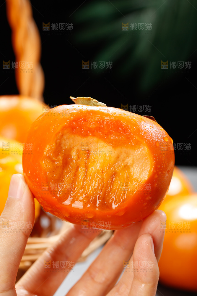 深底上的巧克力脆柿