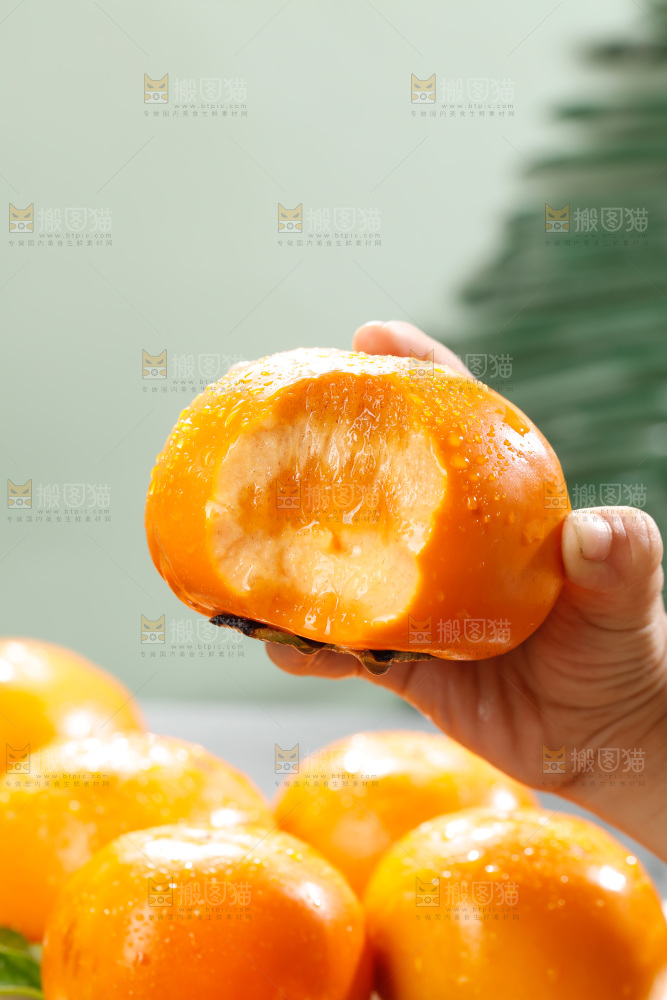 深底上的巧克力脆柿