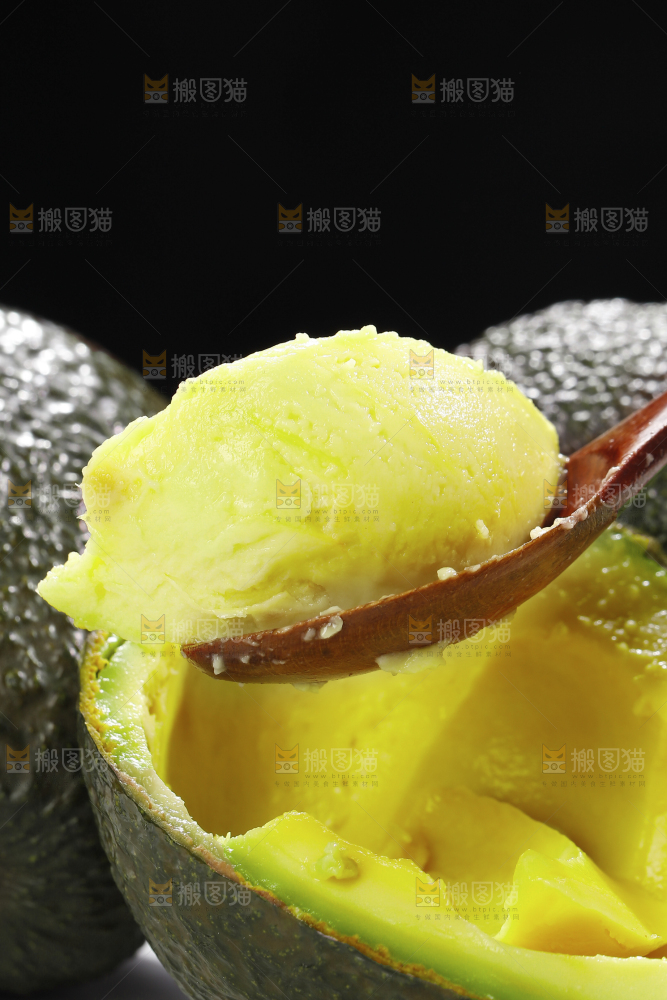浅底上的巨无霸牛油果