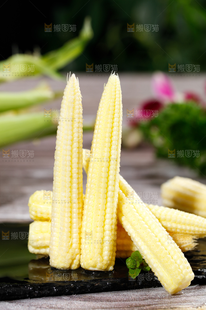深底上的玉米笋