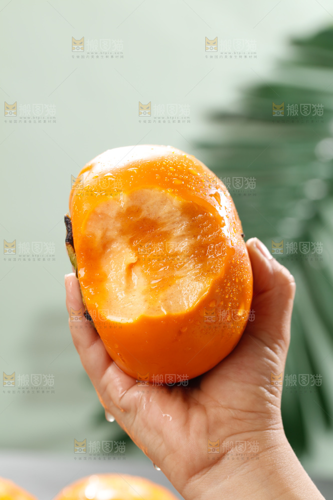 深底上的巧克力脆柿