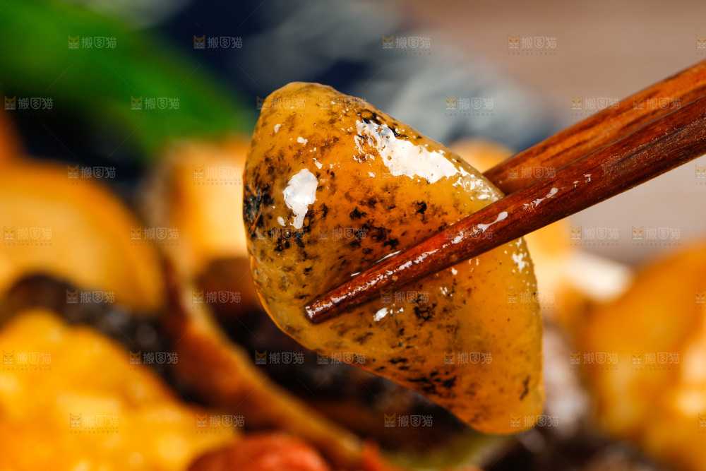 深底上的佛跳墙食材