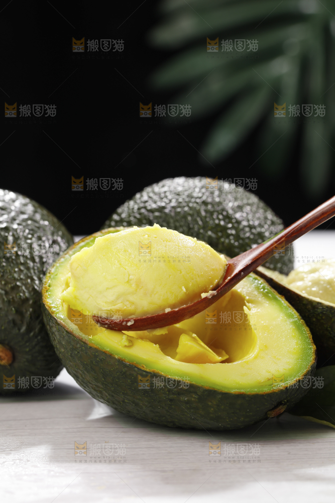 浅底上的巨无霸牛油果