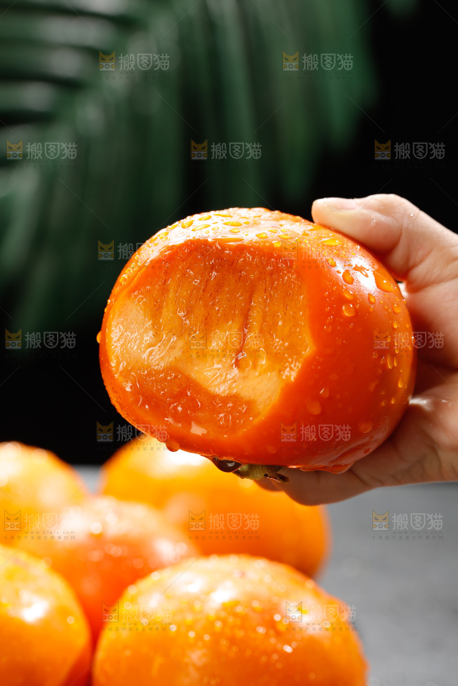深底上的巧克力脆柿
