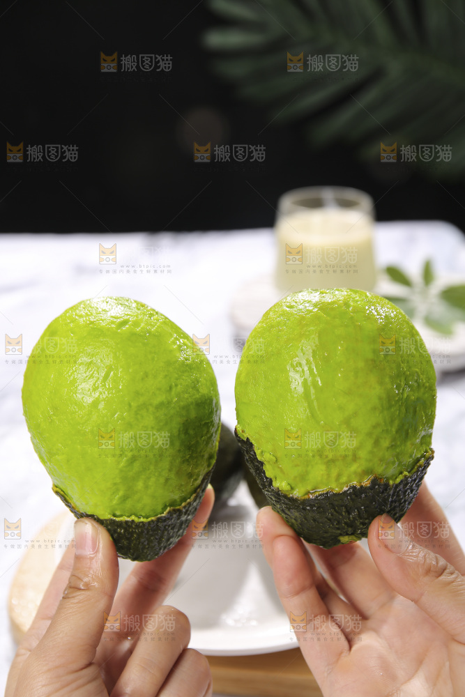 浅底上的巨无霸牛油果