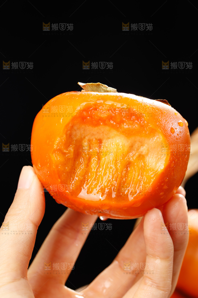 深底上的巧克力脆柿