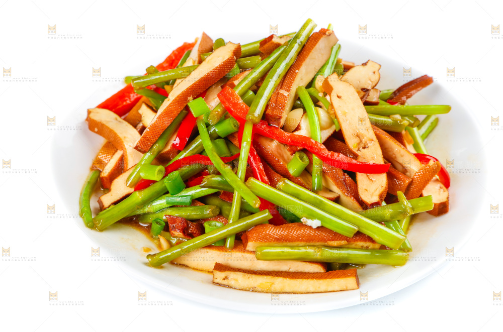 盘子里的藜蒿炒香肠