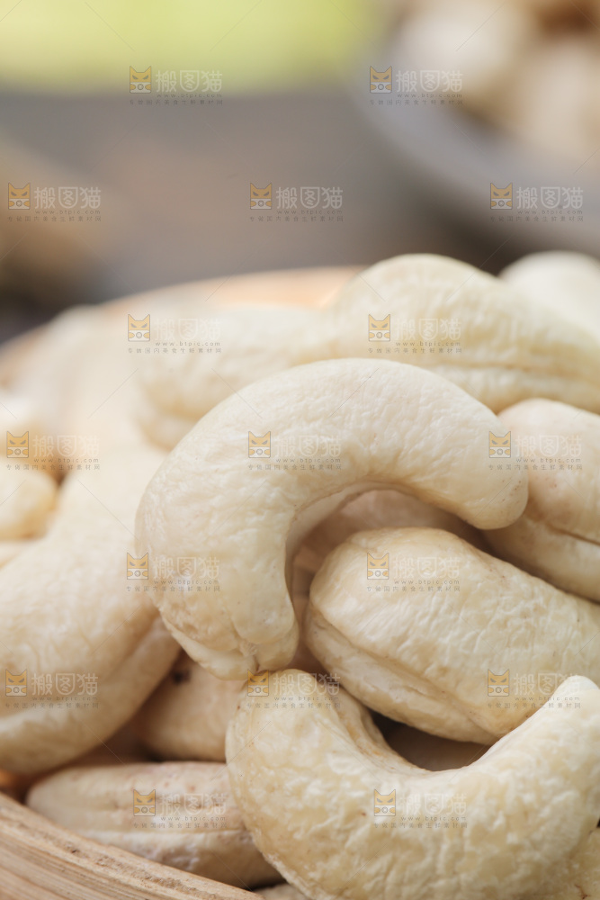 一篮腰果仁